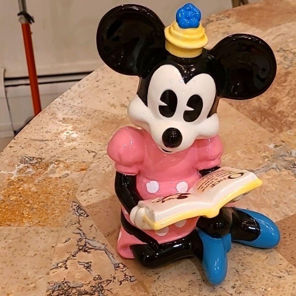 Vintage Disney Minnie Mouse Sitting to Read Figurine 7” Porcelain